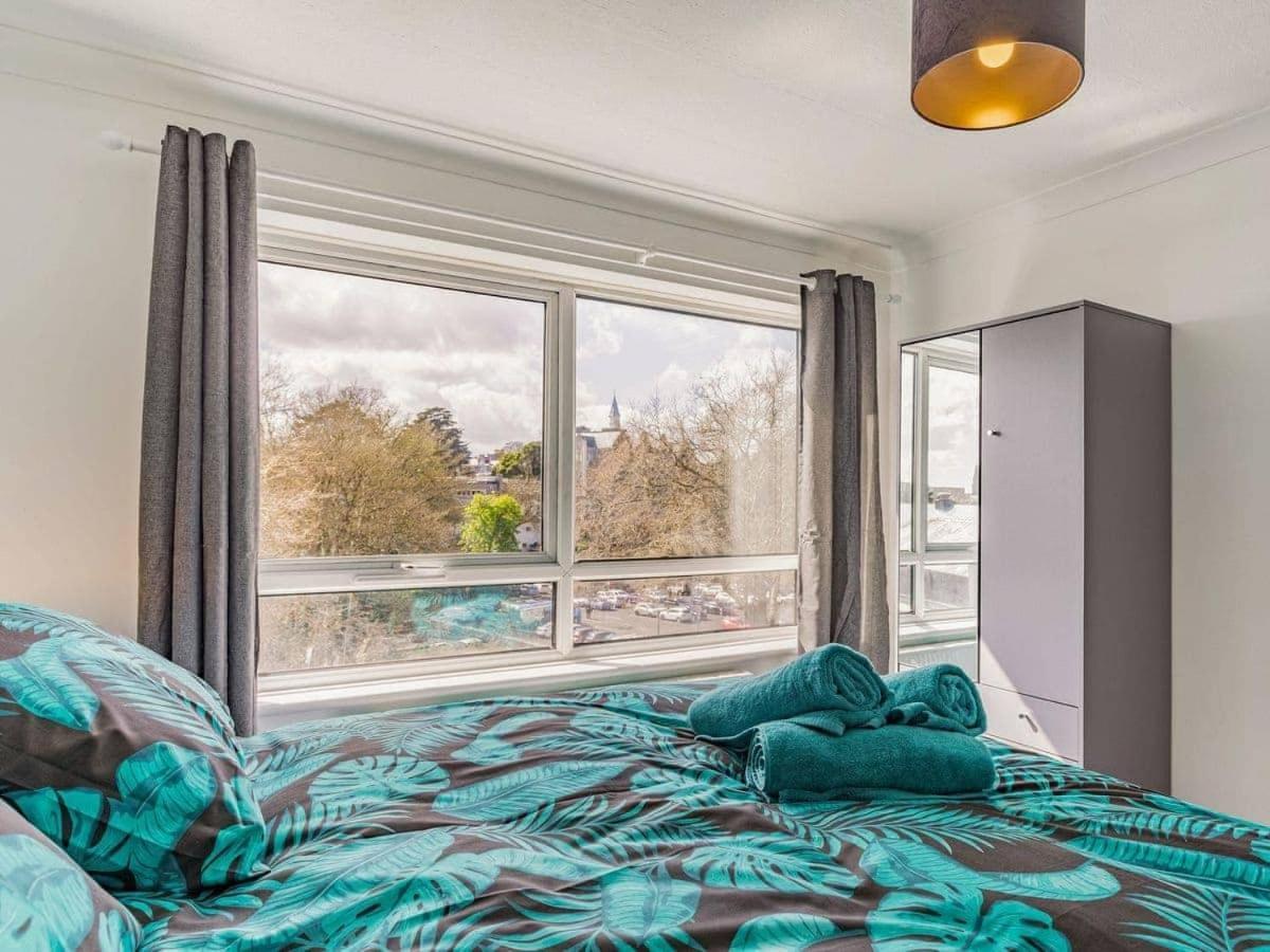 Lovely Magnolia 6 Single Beds Torquay
